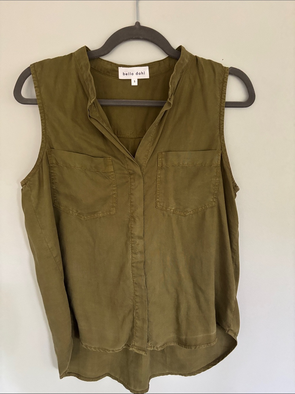 Bella Dahl Olive Green Sleeveless Button-Down Shirt